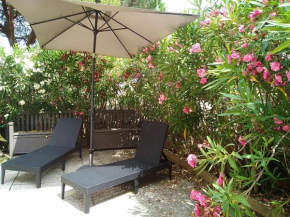 Charmant T3 climatisé avec terrasse, proche plage & parking privé - 4/6 pers, Gruissan - FR-1-796-7